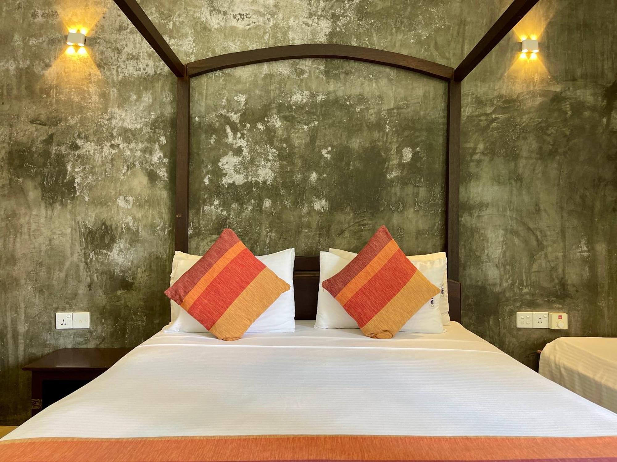 Olanro Hotel Negombo Exterior photo