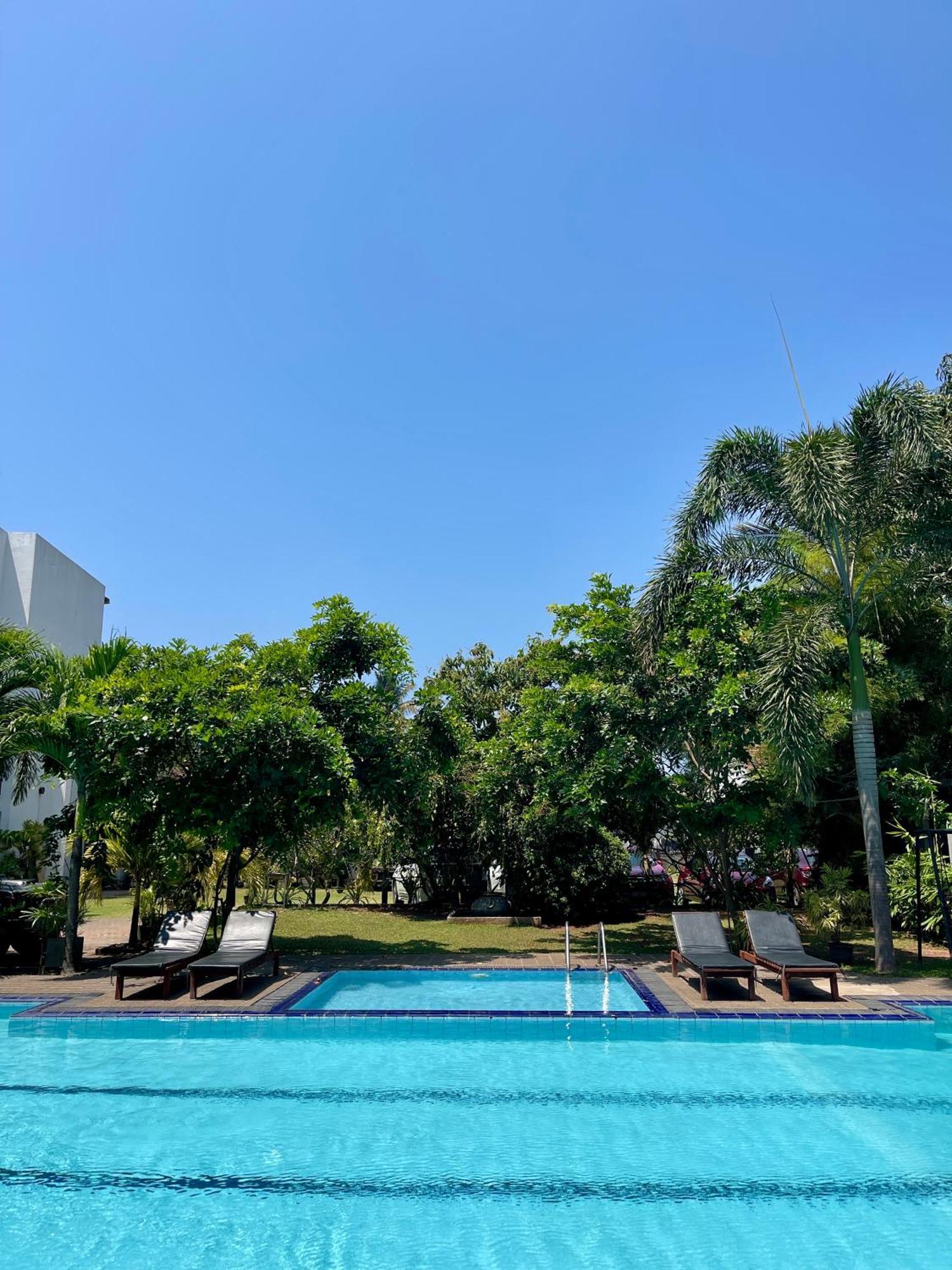 Olanro Hotel Negombo Exterior photo