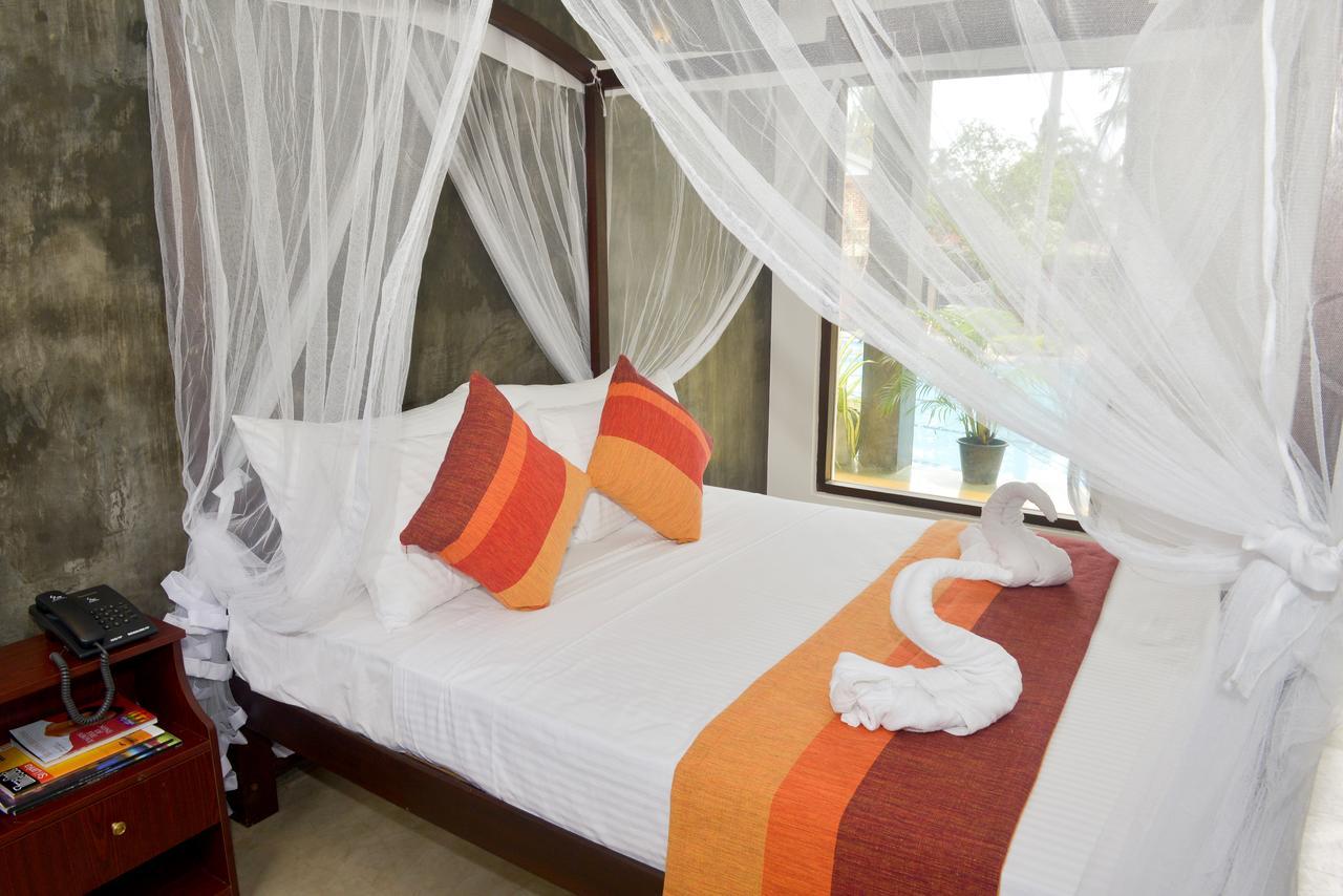 Olanro Hotel Negombo Exterior photo