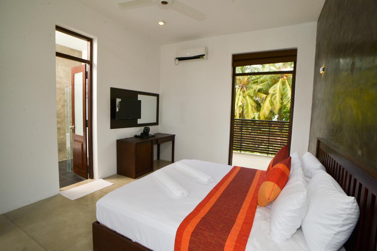Olanro Hotel Negombo Exterior photo